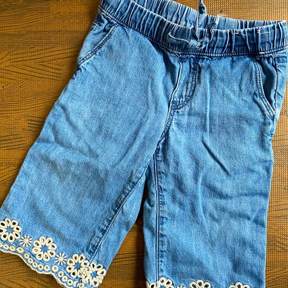 💝3/$15💝 H&M embroidered jeans - Picture 1 of 3